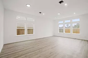 13902 Leabrandon Ln, Houston, TX 77045 - Photo 11