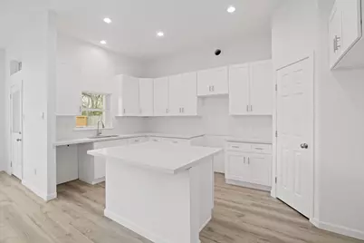 13902 Leabrandon Lane, Houston, TX 77045 - Photo 9