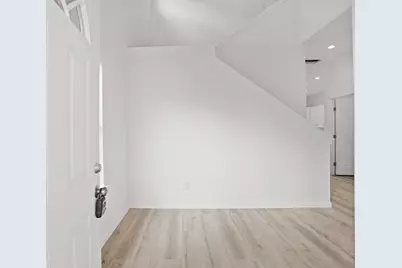 13902 Leabrandon Lane, Houston, TX 77045 - Photo 3