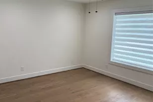10042 Westview Dr, Houston, TX 77055 - Photo 11