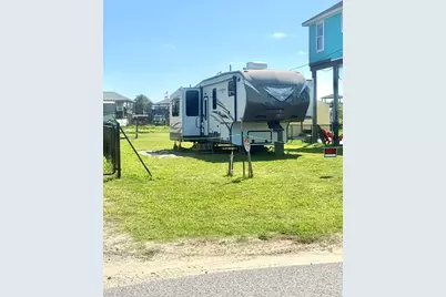 868 S Monkhouse Drive, Crystal Beach, TX 77650 - Photo 3