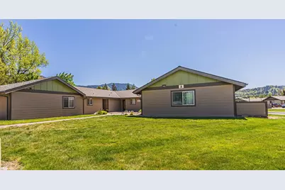 1051 E Park St, Other, OR 97527 - Photo 3