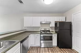 512 Hollyhock Streets, Prairie View, TX 77484 - Photo 5