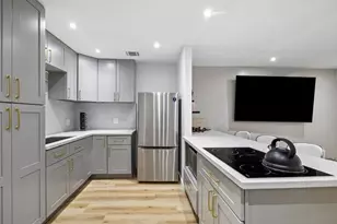 7402 Alabonson Rd, Houston, TX 77088 - Photo 11