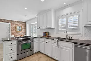 8015 Fairdale Ln, Houston, TX 77063 - Photo 13