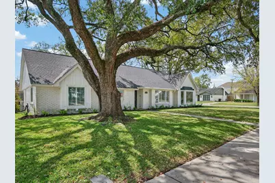 8015 Fairdale Lane, Houston, TX 77063 - Photo 3