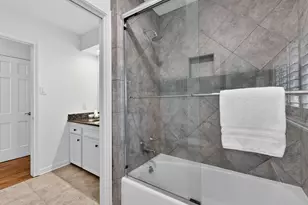 8015 Fairdale Ln, Houston, TX 77063 - Photo 31