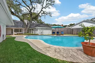 8015 Fairdale Ln, Houston, TX 77063 - Photo 41