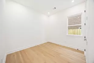 422 E 41st St, Houston, TX 77022 - Photo 15