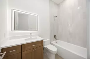 422 E 41st St, Houston, TX 77022 - Photo 13