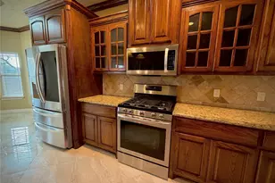 3741 Debbie Ave, Groves, TX 77619 - Photo 5