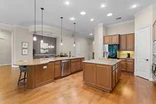 7 Brakendale Place, The Woodlands, TX 77389 - Photo 3