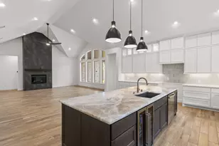 12122 Grassy Bnd Dr, Mont Belvieu, TX 77523 - Photo 9