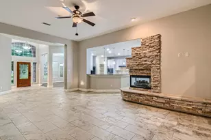 27 W Prairie Dawn Cir, The Woodlands, TX 77385 - Photo 5