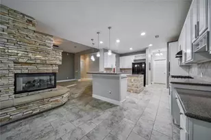 27 W Prairie Dawn Cir, The Woodlands, TX 77385 - Photo 15