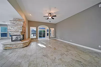 27 W Prairie Dawn Circle, The Woodlands, TX 77385 - Photo 7