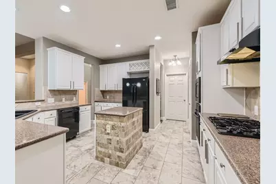 27 W Prairie Dawn Circle, The Woodlands, TX 77385 - Photo 11