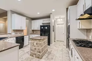 27 W Prairie Dawn Cir, The Woodlands, TX 77385 - Photo 11