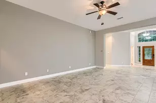 27 W Prairie Dawn Cir, The Woodlands, TX 77385 - Photo 3