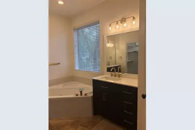 22 E Sterling Pond Circle, The Woodlands, TX 77382 - Photo 17