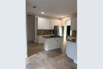 22 E Sterling Pond Circle, The Woodlands, TX 77382 - Photo 9