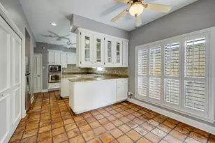 2313 Nantucket Dr, Houston, TX 77057 - Photo 5