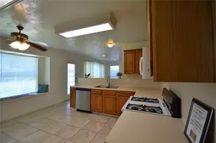 12410 Meadow Briar Dr, Stafford, TX 77477 - Photo 9