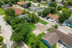 1735 W 7th St, Freeport, TX 77541 - Photo 1