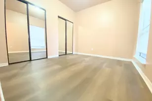 10855 Meadowglen Ln, Houston, TX 77042 - Photo 7