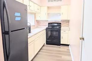 10855 Meadowglen Ln, Houston, TX 77042 - Photo 5