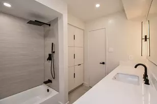 426 E Fair Harbor Ln, Houston, TX 77079 - Photo 23