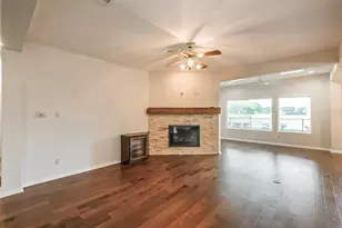633 Clarenda Falls Dr, Sugar Land, TX 77479 - Photo 11