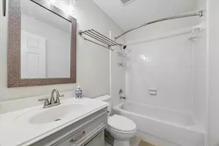 922 W Heights Hollow Ln, Houston, TX 77007 - Photo 25