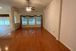118 W Russet Grove Cir, The Woodlands, TX 77384 - Photo 11