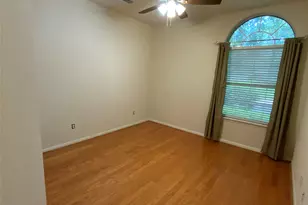 118 W Russet Grove Cir, The Woodlands, TX 77384 - Photo 11