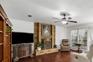 96 Eagle Rock Cir, The Woodlands, TX 77381 - Photo 5