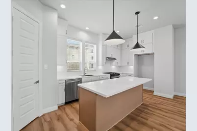 2704 Grand Fountains Drive #G, Houston, TX 77054 - Photo 5