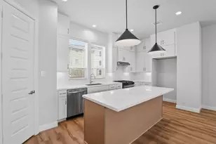 2704 Grand Fountains Dr, Houston, TX 77054 - Photo 5