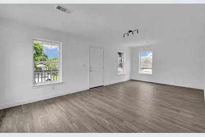 5306 Avenue M 1/2, Galveston, TX 77551 - Photo 9