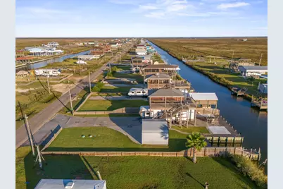 1112 Mabry Street, Gilchrist, TX 77617 - Photo 11