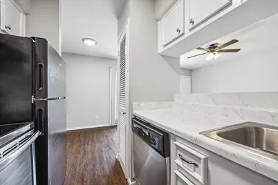 201 Emerson Street #18, Houston, TX 77006 - Photo 7