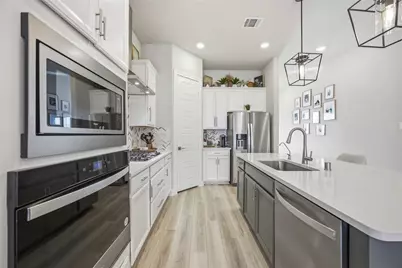 8104 Morning Melody Drive, Houston, TX 77063 - Photo 7