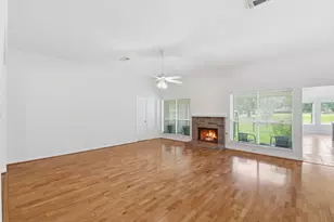 2739 S Peach Hollow Cir, Pearland, TX 77584 - Photo 5