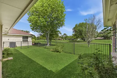 2739 S Peach Hollow Circle, Pearland, TX 77584 - Photo 37