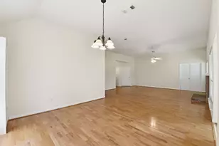 2739 S Peach Hollow Cir, Pearland, TX 77584 - Photo 13