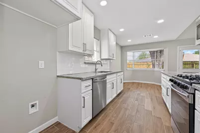 517 N Travis Street, Deer Park, TX 77536 - Photo 9