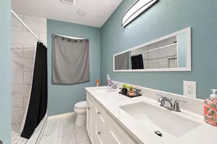 6737 E Bayou Dr, Hitchcock, TX 77563 - Photo 11