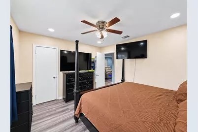 6737 E Bayou Drive, Hitchcock, TX 77563 - Photo 9