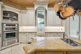 2242 Pelham Dr, Houston, TX 77019 - Photo 13