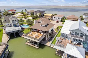 1339 Outrigger, Tiki Island, TX 77554 - Photo 3